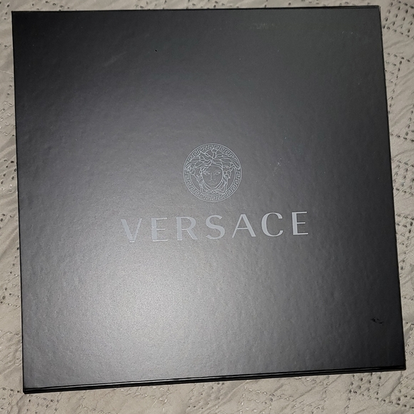 Versace Heritage Print Logo Womens Black/Gold Shorts 4 US (38) NWT With Box - Picture 10 of 16